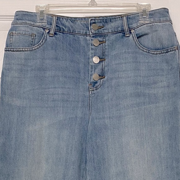 Chico's Wide Leg Denim Crops Button Fly Ombre Raw Edge Hem Sz 10 - Picture 4 of 6